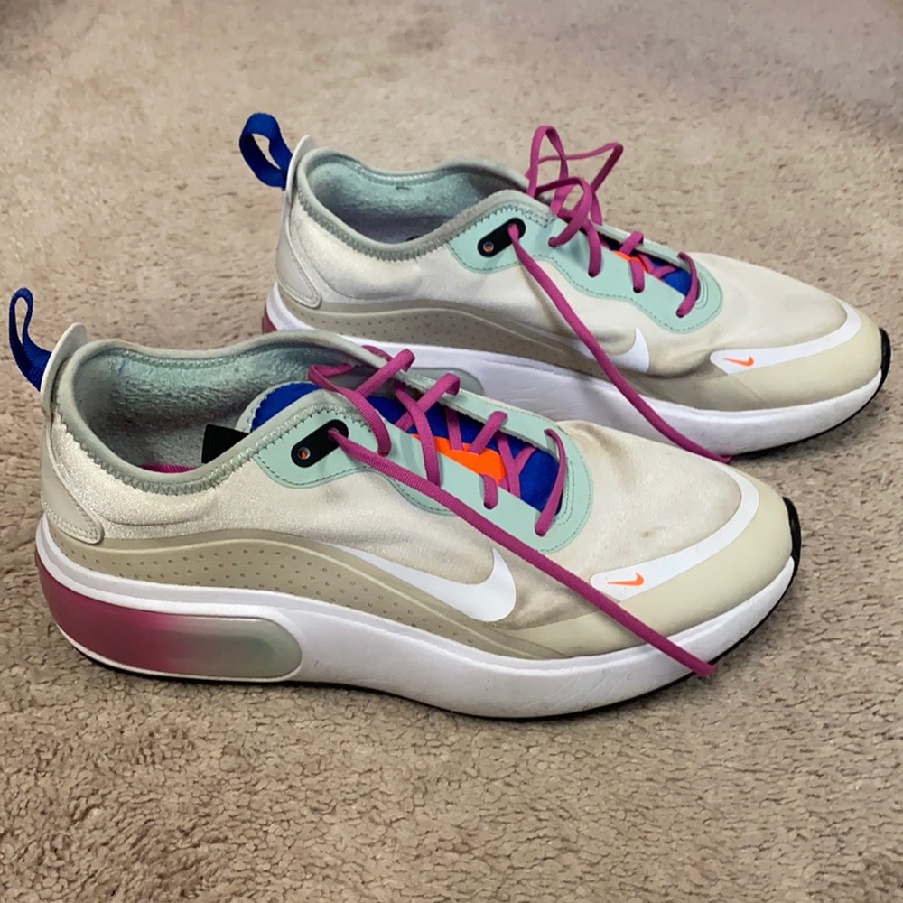 Nike sneakers! Air max size 7… lightly worn.